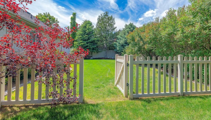 Fence gate installation services in Virginia Beach